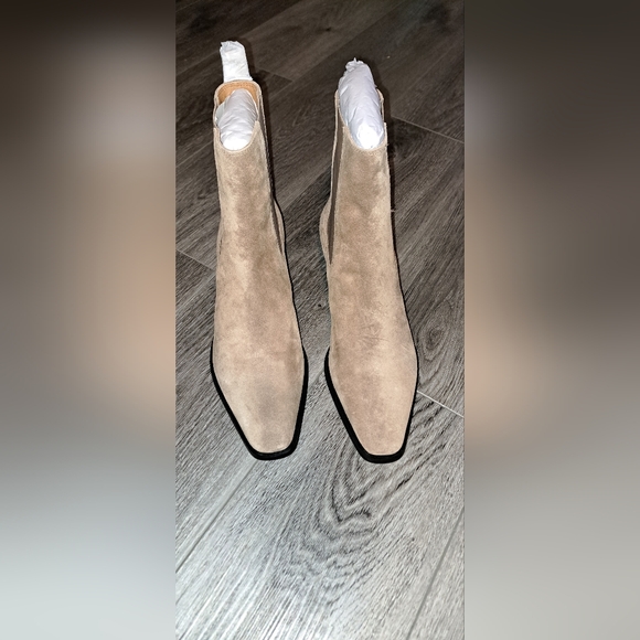 NWT's Elegant Tan Chelsea Women's Ankle Boots By Bupnum Brand, Sz 10 - Picture 2 of 6